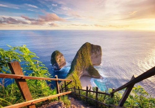 kelingking-beach-nusa-penida-island-indonesia--e1711961739117.jpg